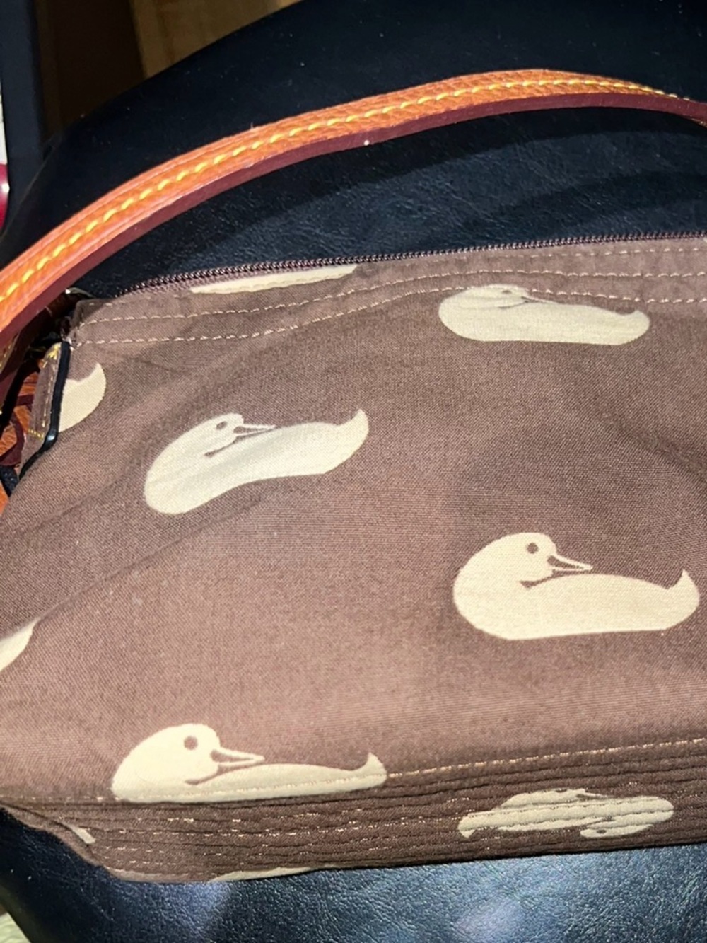 Dooney & Bourke Brown Shoulder Bag with Cream Bird Motif - Picture 4 of 7